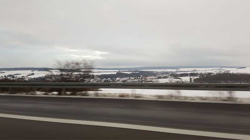 Schneedecke hinter Frankfurt