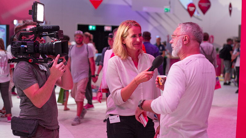 Kameramann Dustin Stahl und Redakteurin Yvonne Lange