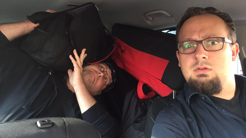 Vollbepackt reist unser Team nach Berlin.