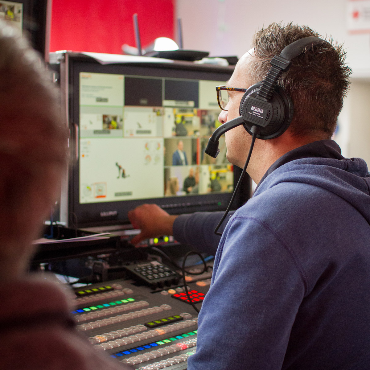 AV22 event – Philipp Klietz bei der medientechnischen Regie eines Events