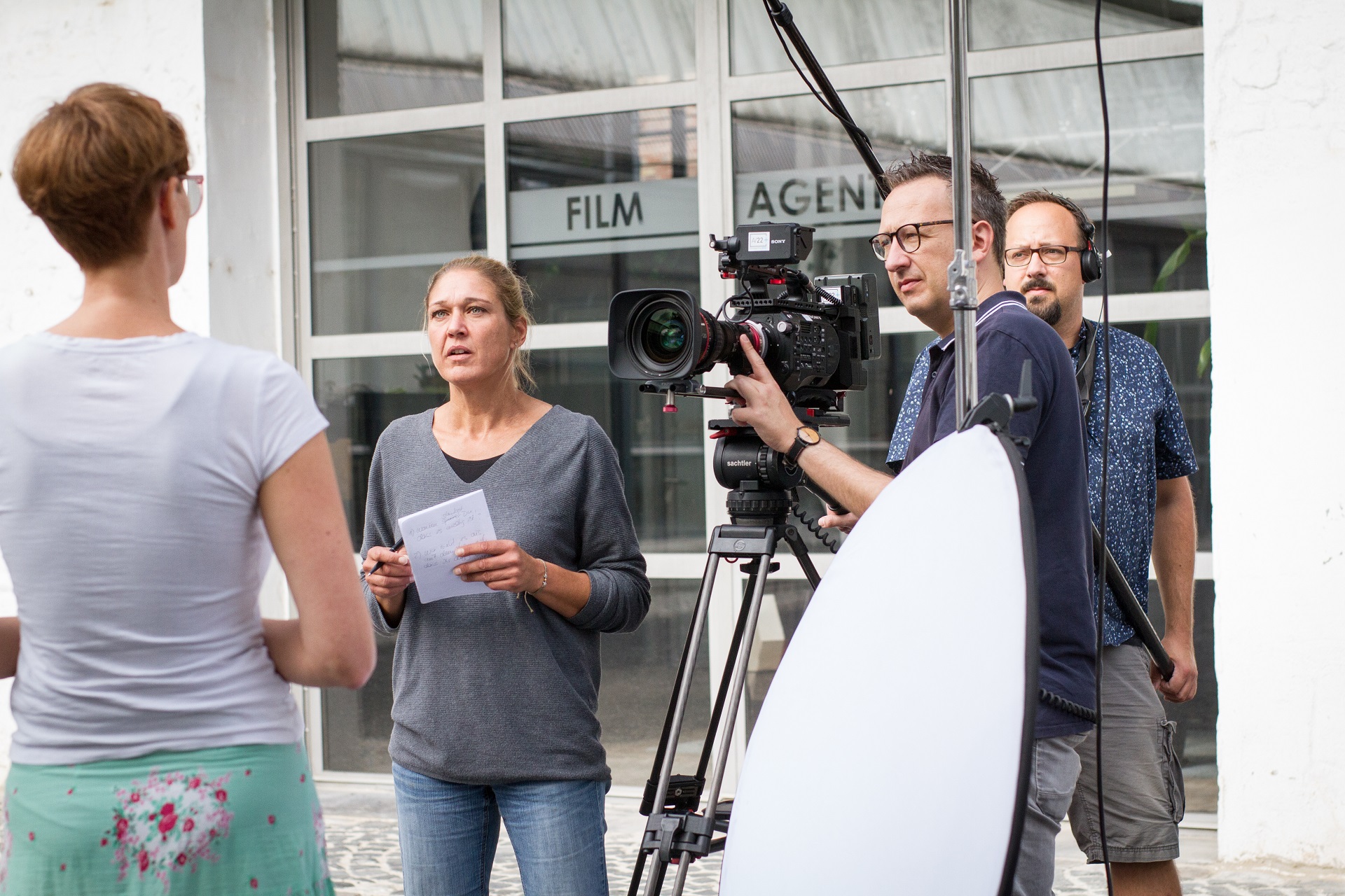 Darstellung einer Interviewsituation vor der Kamera