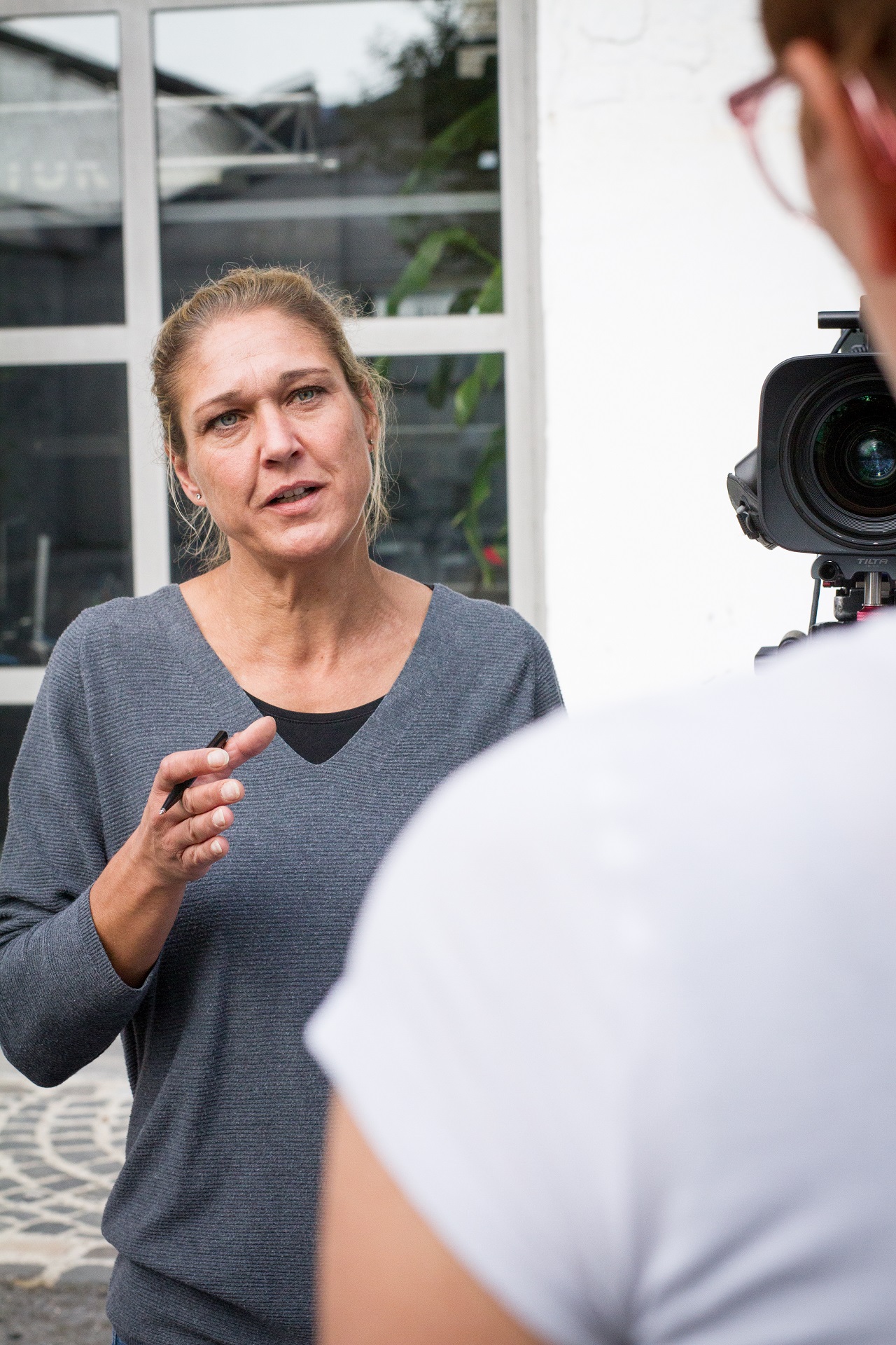 Darstellung einer Interviewsituation vor der Kamera
